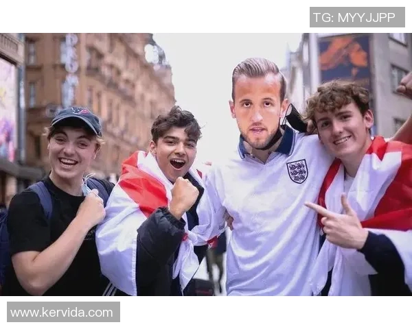 凯恩的传奇之路：从天才少年到足球巨星的辉煌历程与影响