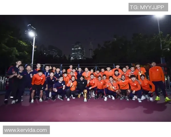 华夏队与松江队热身赛精彩对决展现球队新阵容与战术调整